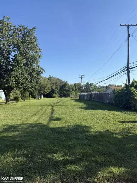 000 PETRIE Street, Roseville, MI 48066