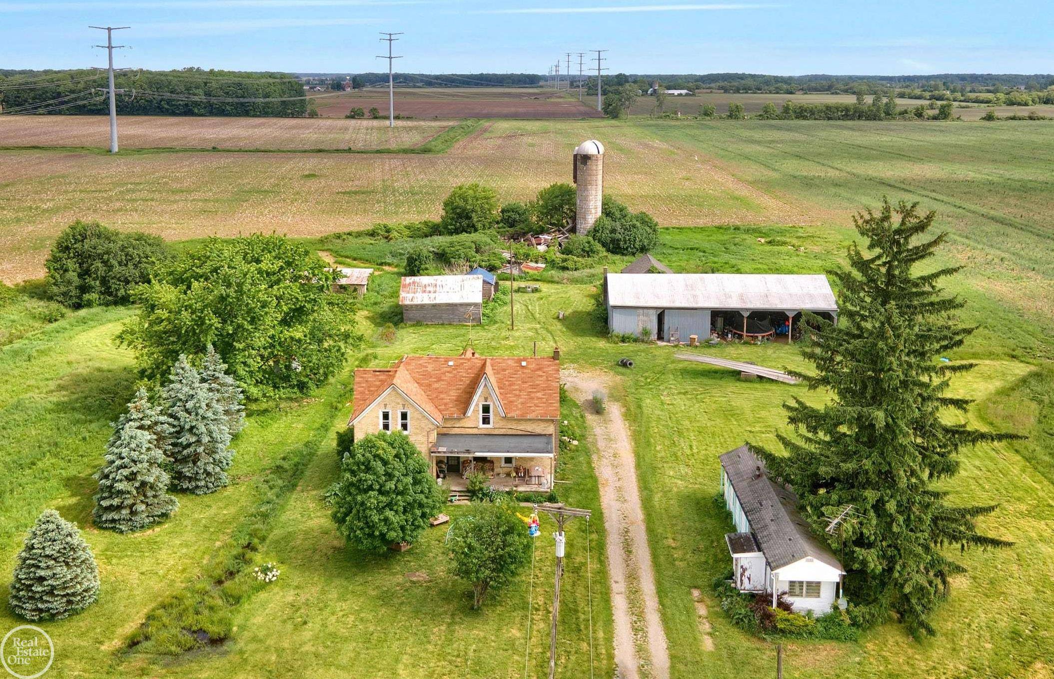 9268 Yale Road, Avoca, MI 48006
