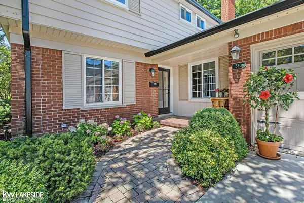 Grosse Pointe Woods, MI 48236,580 N Brys Drive