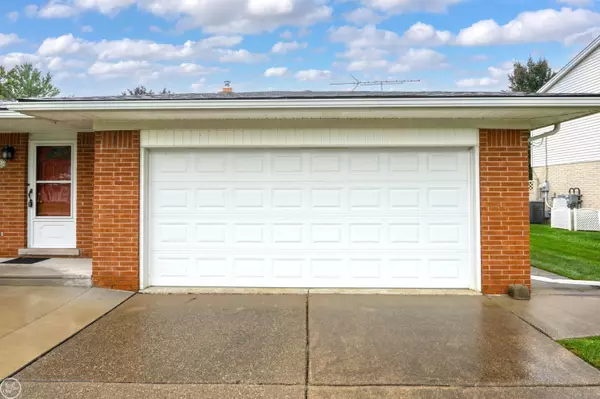 Clinton Twp, MI 48036,23551 Myrtle Street