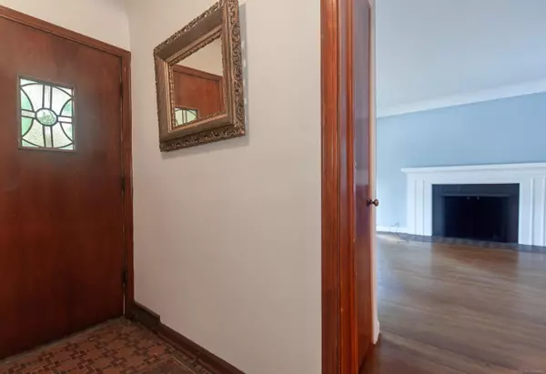 Grosse Pointe, MI 48230,497 Neff Road