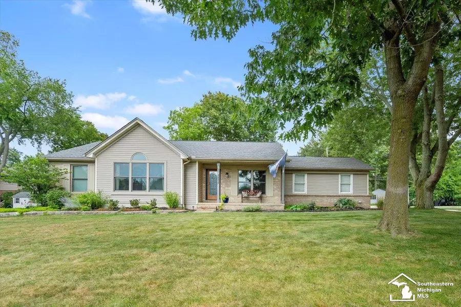 24575 Halley Crescent Drive, Grosse Ile, MI 48138