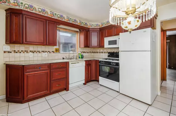 Saint Clair Shores, MI 48080,24509 Wood Street