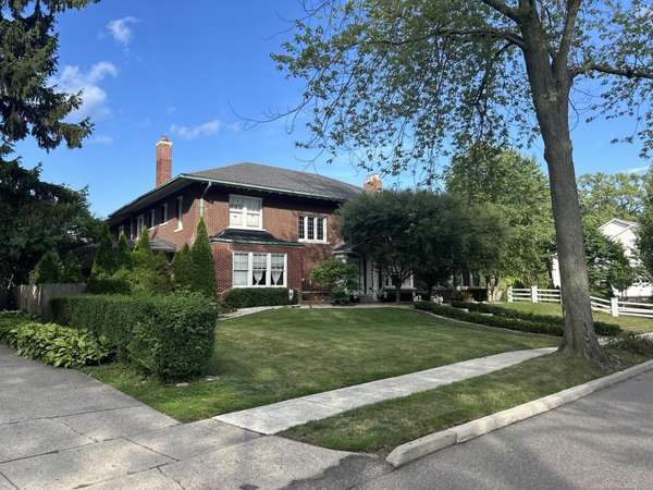 334 University Place, Grosse Pointe, MI 48230