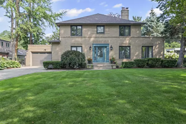 15215 Windmill Pointe Drive, Grosse Pointe, MI 48230