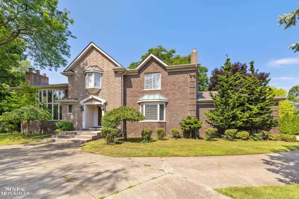 Grosse Pointe Shores, MI 48236,975 Lake Shore Road