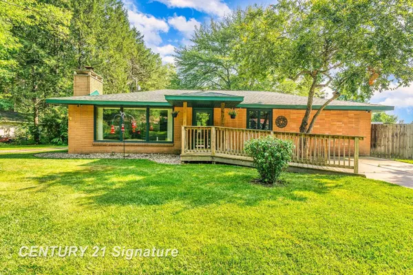 1534 E Gay Lane, Midland, MI 48640