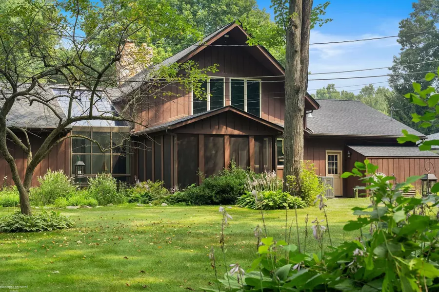 6434 Woodmire Drive, Shelby Twp, MI 48316