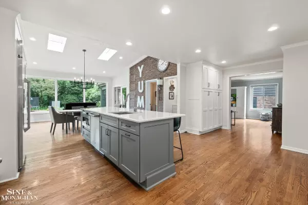 Grosse Pointe Park, MI 48230,552 Middlesex Road