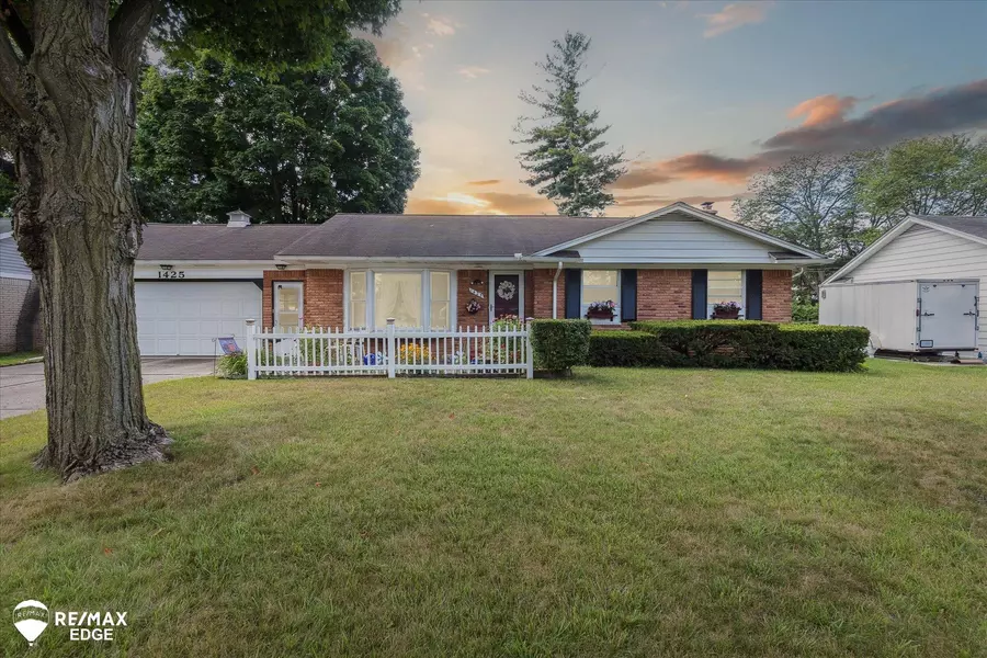 1425 W Judd Road, Flint, MI 48507