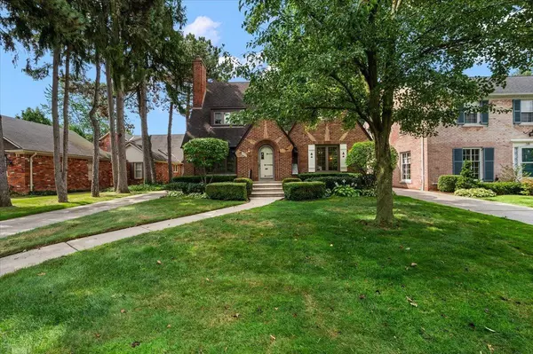 Grosse Pointe Farms, MI 48236,279 KENWOOD Court