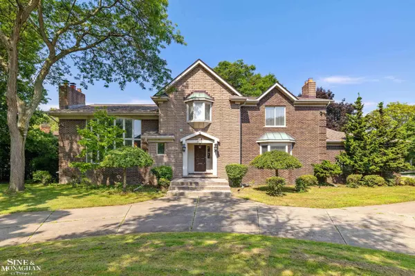 975 Lake Shore Road, Grosse Pointe Shores, MI 48236