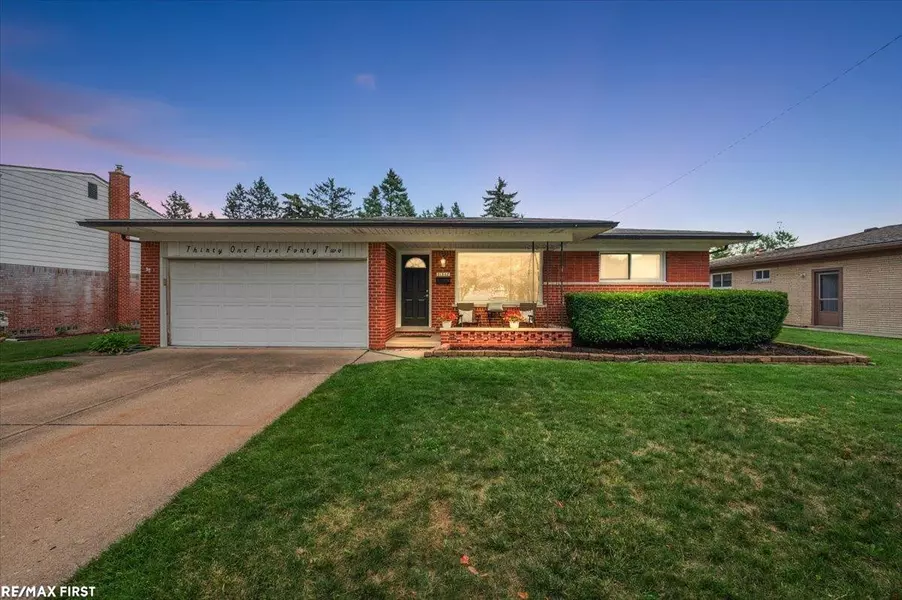 31542 Carmody Drive, Warren, MI 48092