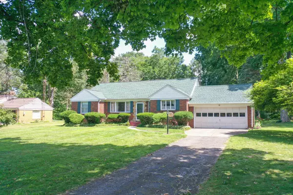 1372 N Packard Avenue,  Burton,  MI 48509