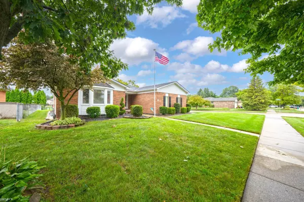 Macomb, MI 48044,17744 White Plains Drive