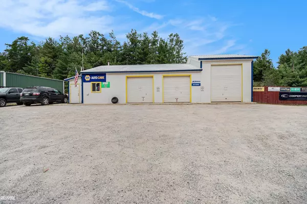 5557 N Red Oak Road, Lewiston, MI 49756