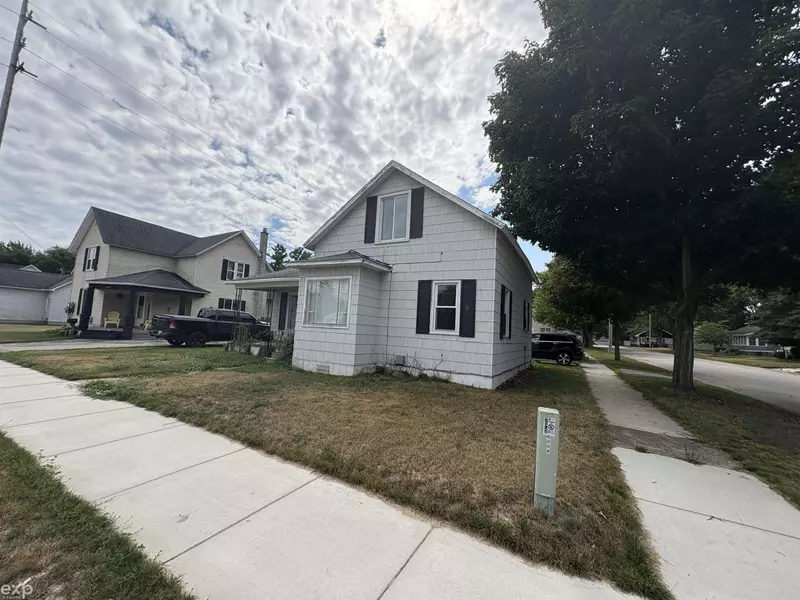 600 S Wenona Avenue, Bay City, MI 48706