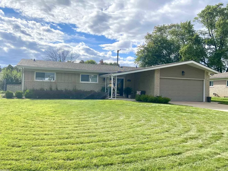 36719 Gregory Drive, Sterling Heights, MI 48312