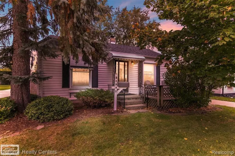 21371 Hillcrest Street, Clinton Twp, MI 48036