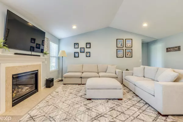 MI 48042,52645 Delena Drive