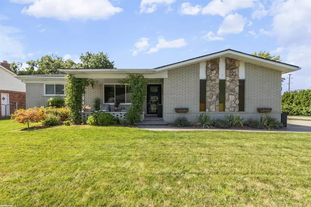 Clinton Twp, MI 48036,37943 Santa Barbara