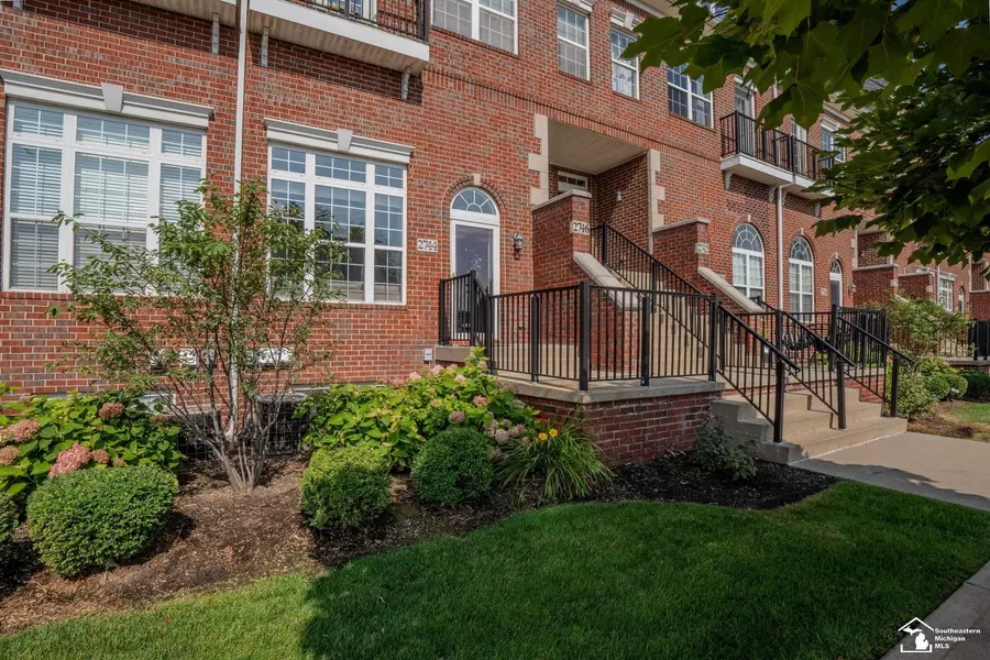 2744 Riverside Drive, Trenton, MI 48183