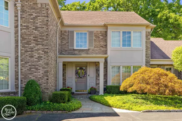 Grosse Pointe Farms, MI 48236,12 Rose Terrace Street