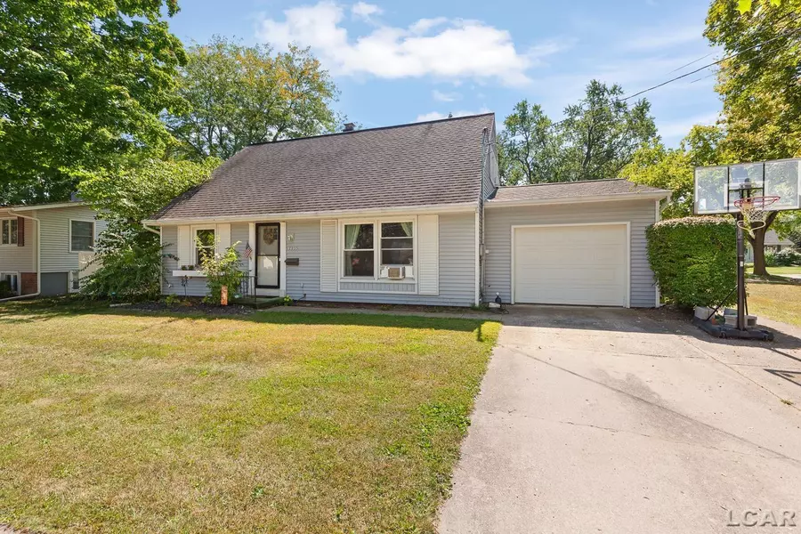 1035 Scottdale Drive, Adrian, MI 49221