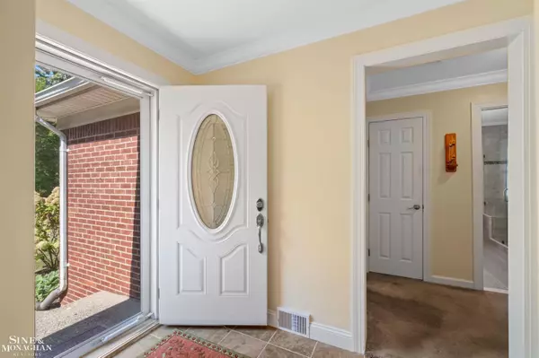 Grosse Pointe Woods, MI 48236,19680 W Kings Court