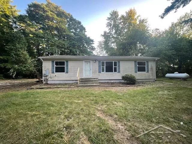 9875 Schomaker Road, Saginaw, MI 48609