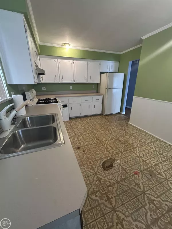 Saint Clair Shores, MI 48081,28409 Rockwood Street