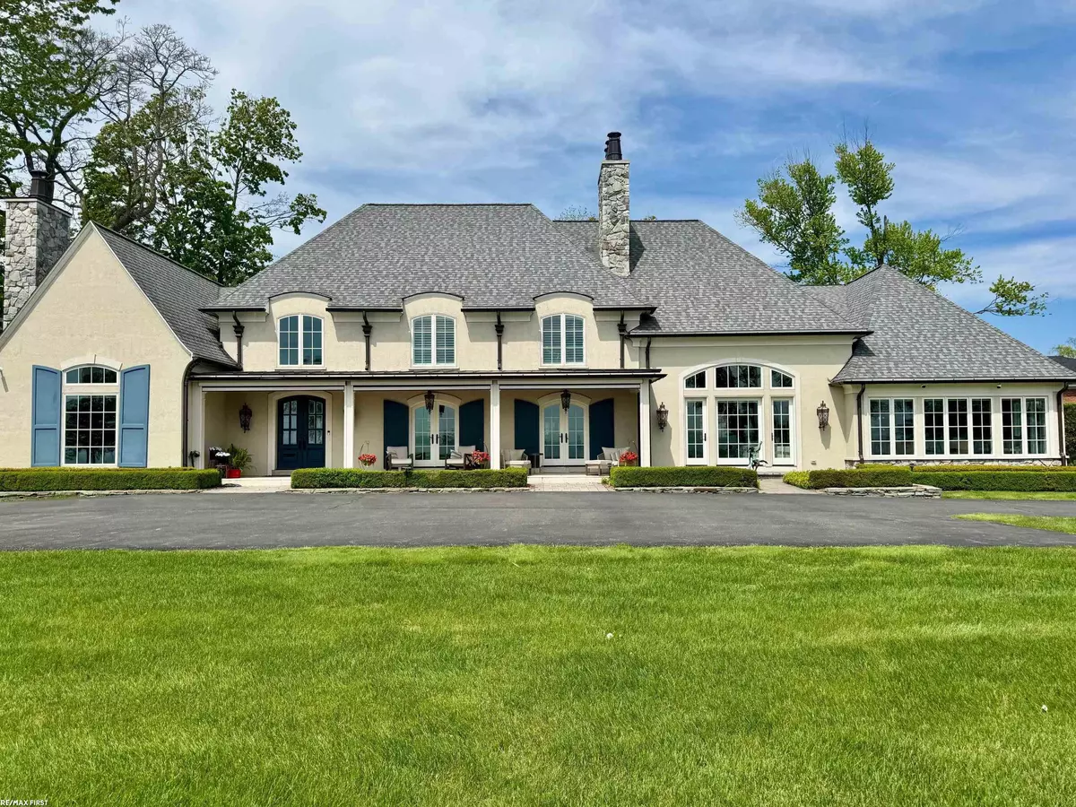 Grosse Pointe Shores, MI 48236,605 Lake Shore Road