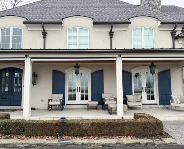 Grosse Pointe Shores, MI 48236,605 Lake Shore Road