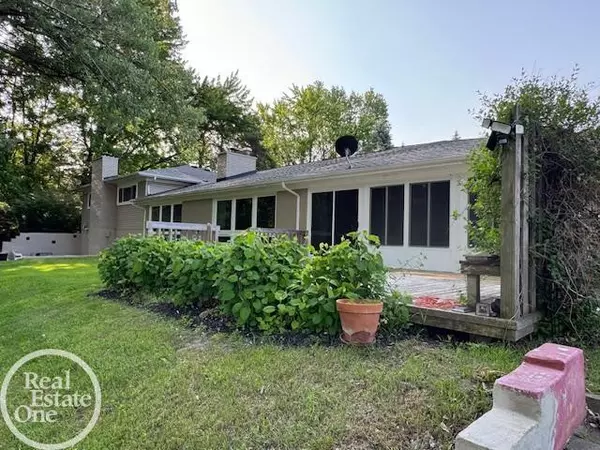 Troy, MI 48085,2403 E Square Lake Road