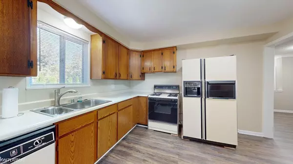 Clinton Twp, MI 48036,42125 Little Road