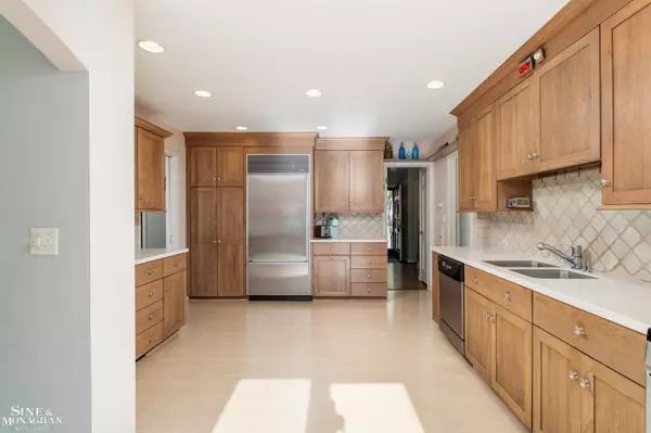 Grosse Pointe Farms, MI 48236,317 Mount Vernon Avenue