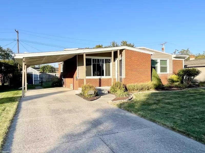22825 Sunnyside Street, Saint Clair Shores, MI 48080