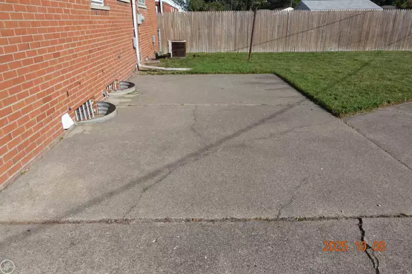 Eastpointe, MI 48021,16850 MAY Street