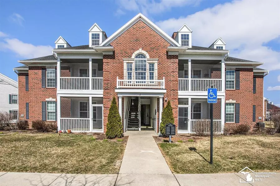 1039 E Summerfield Glen Circle, Ann Arbor, MI 48103