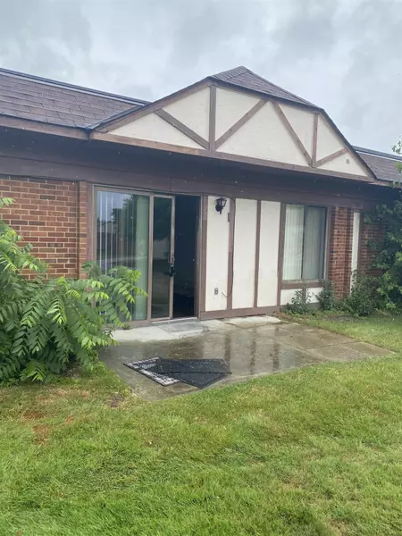 29900 N Grand Oak Drive, Warren, MI 48092