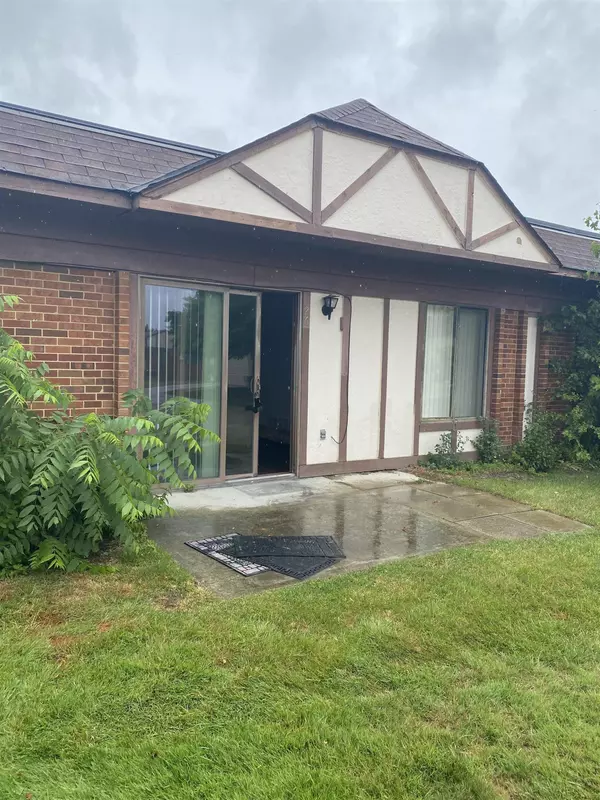 29900 N Grand Oak Drive, Warren, MI 48092