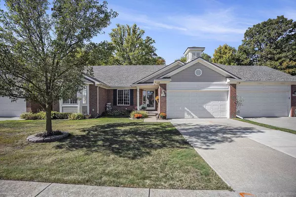 Chesterfield, MI,47215 Admirals Cove Lane