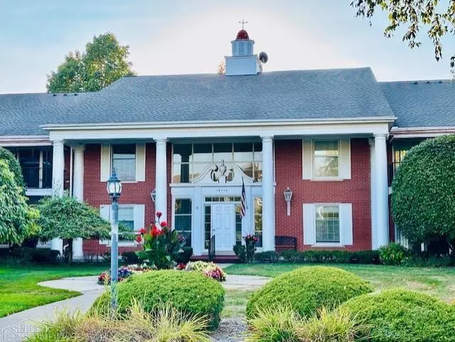19710 W 13 Mile Road, Beverly Hills, MI 48025