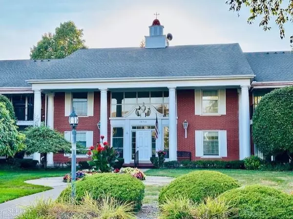 19710 W 13 Mile Road, Beverly Hills, MI 48025