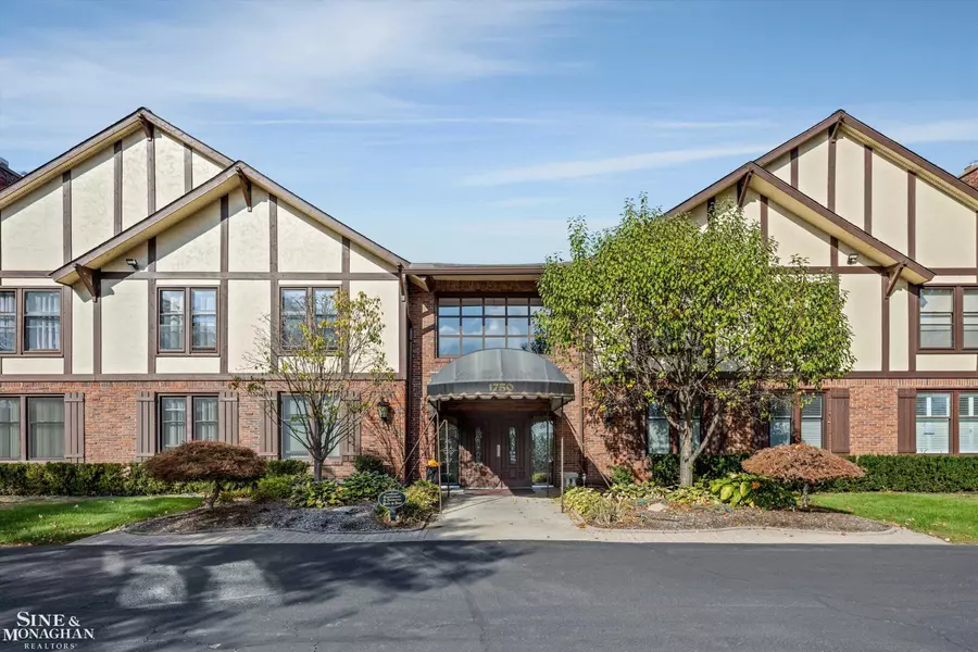 1750 Vernier Road, Grosse Pointe Woods, MI 48236