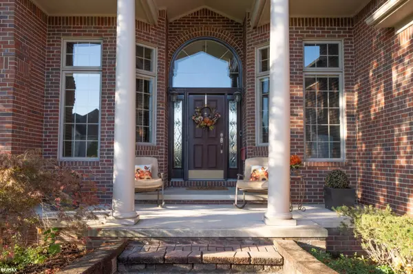 Shelby, MI 48315,49677 Lakebridge Drive