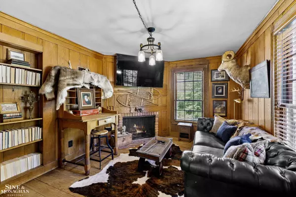 Grosse Pointe Farms, MI 48236,93 Merriweather Road