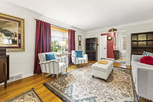 Grosse Pointe Woods, MI 48236,1597 Newcastle Road