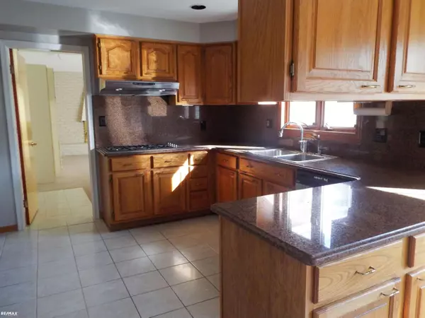 MI 48302,5008 Kings Gate Way Street