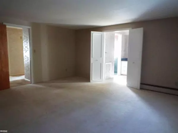 MI 48302,5008 Kings Gate Way Street